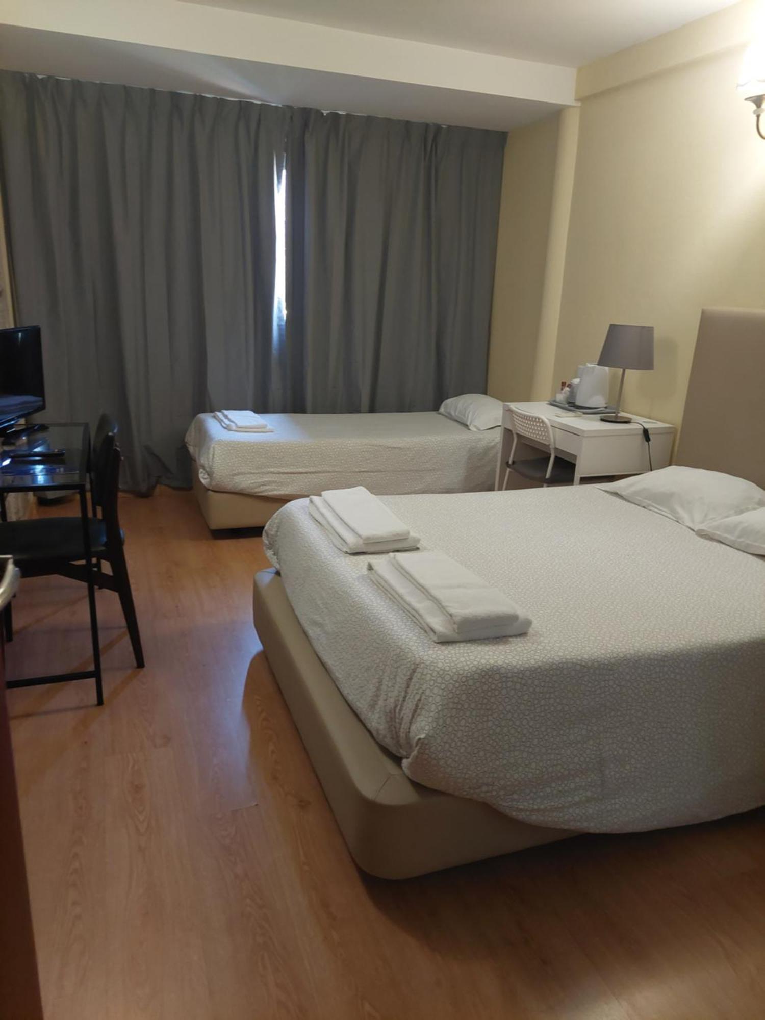 Metro Vilar Suites & Villas Vilar do Pinheiro Rom bilde
